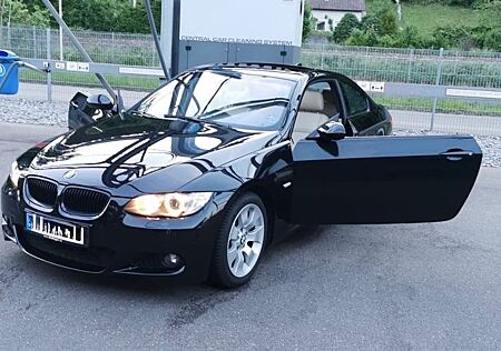 BMW 330d E92 -Top Ausststtung und wenig KM