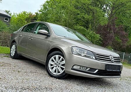 VW Passat Volkswagen Lim. Aut. NUR70tkm|KLIMA*TEMP*PDC*AHK*