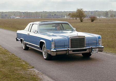 Lincoln Continental 2-Door Pillared Oldtimer