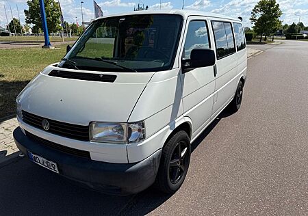 VW T4 Caravelle Volkswagen 2,5-l-Diesel TDI 75kW Standard