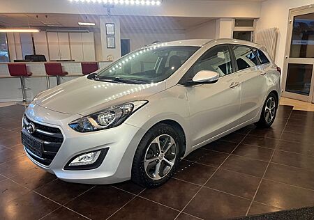 Hyundai i30 cw Style*AHK*SHZ*PHS*TPM*AUX*USB*