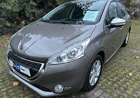 Peugeot 208 1.2 VTi PureTech Style*5-Tür.*2-Hand*PDC*ALU