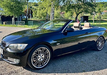 BMW 335i Cabrio, saphirschwarzmetallic, Leder Camel