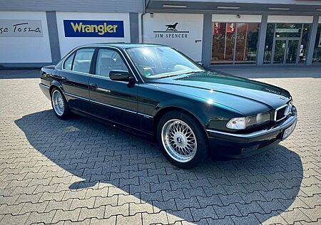 BMW 728i A - 2. Hand top gepflegt