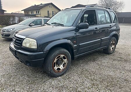 Suzuki Grand Vitara 2.0 i / Klima / 4 x 4