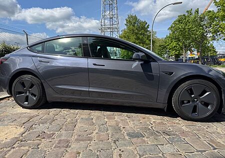 Tesla Model 3 Allradantrieb mit Dualmotor Long Ran...