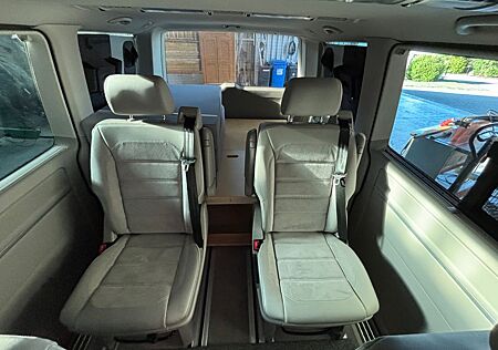 VW T6 Multivan Volkswagen - 4 Sitze - Top-Ausstattung