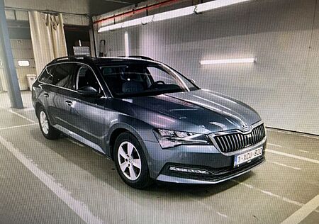 Skoda Superb Combi Ambition 1.HD/V.LEDER/PDC/NAVI/TÜV