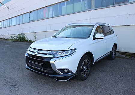 Mitsubishi Outlander Top 4WD 7Sitzer Kamera AHK Voll