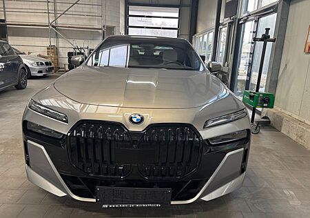 BMW i7 xDrive M70 M-SportPRO Cinema Lounge SKY B&W