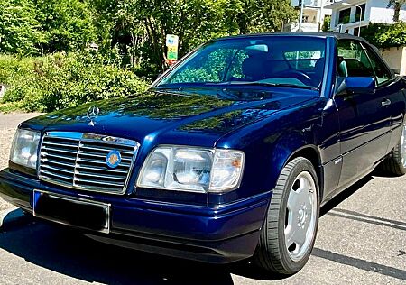 Mercedes-Benz 220