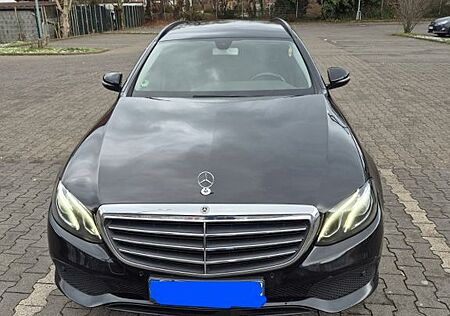 Mercedes-Benz E 220 d T Autom. -