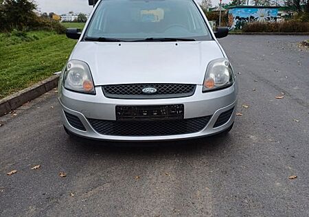 Ford Fiesta 1,3 NEUE TÜV 10/26!!!!!