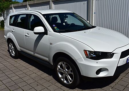 Mitsubishi Outlander 2.2 DI-D+ MIVEC Inform 2WD ClearTe...