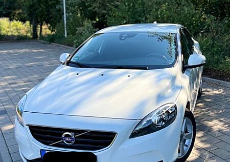 Volvo V40 D2 YOU! AHK/Getönte Scheiben/Navi/u.v.m