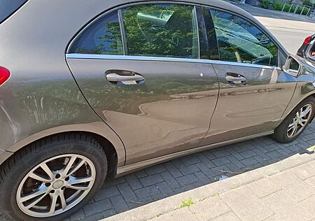 Mercedes-Benz A 180 -