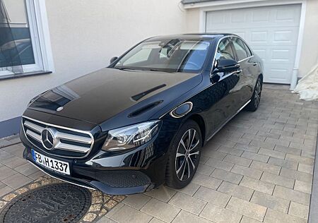 Mercedes-Benz E 220 E 220d SOFTCLOSE,MULTIBEAM,360CAM, unfall
