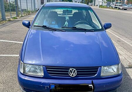 VW Polo Volkswagen 1.4 44kW Basis