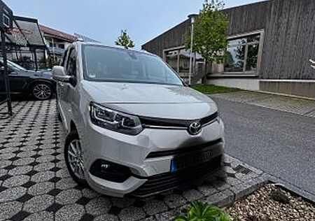 Toyota Pro Ace Proace City 1,5-l-D-4D 96kW L2 Team Deutschl...