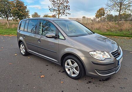 VW Touran Volkswagen 1.6 - TÜV Neu