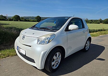 Toyota iQ 1,0 Perlweiß