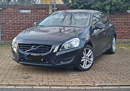 Volvo S60 D5 Geartronic Black edition