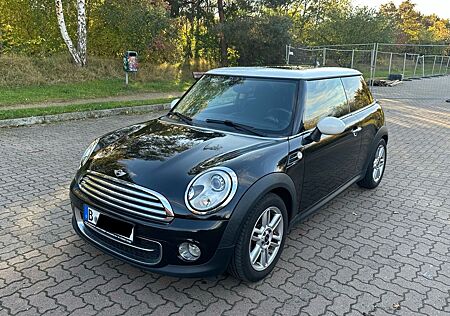 Mini Cooper D Cooper 2.0 D - Automatik - mit Alu-Winterrädern