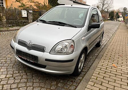 Toyota Yaris 1.0 linea sol