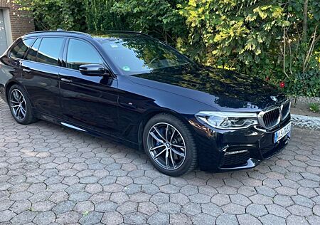 BMW 530d Touring M sport, AHK, pano, 8-bereift