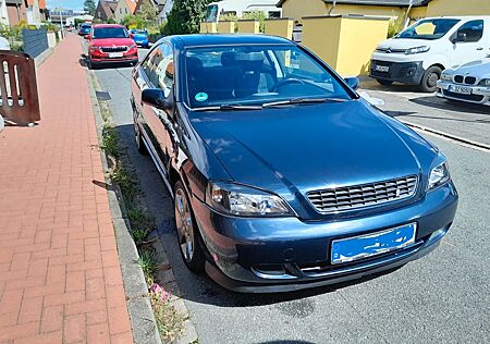 Opel Astra Coupé 2.2 16V -