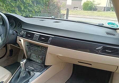 BMW 320i -