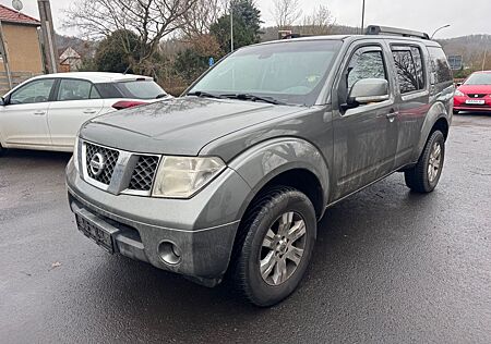 Nissan Pathfinder 2.5 dCi SE