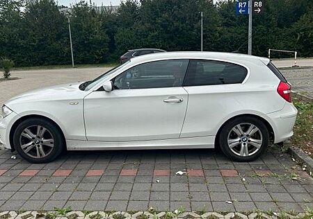 BMW 118d 3 -Türer Automatik AHK PDC SHZ