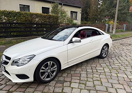 Mercedes-Benz E 320 Coupé mit Panoramadach