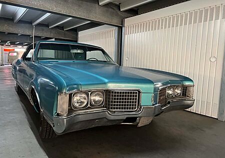 Oldsmobile Holiday 98