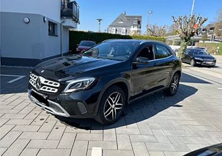 Mercedes-Benz GLA 220 d DCT Vollausstattung