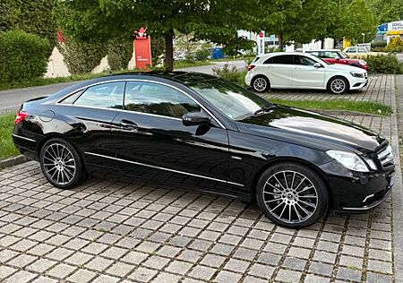Mercedes-Benz E 350 Coupé CGI BlueEFFICIENCY AVANTG....