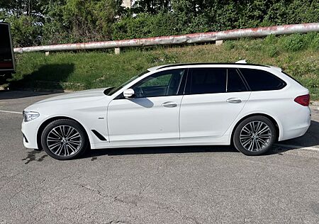 BMW 530d xDrive Touring "Sport Line" AHK, Nav.,ACC