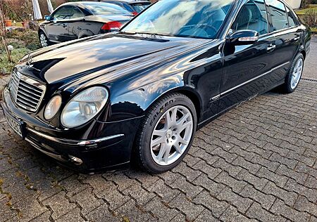 Mercedes-Benz E 500 Avantgarde sehr gepflegt, Viel Ausstattung
