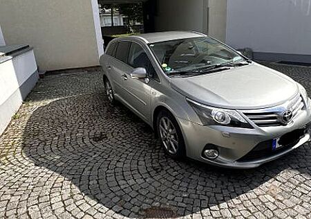 Toyota Avensis Combi Executive 2.2 D-Cat Executive