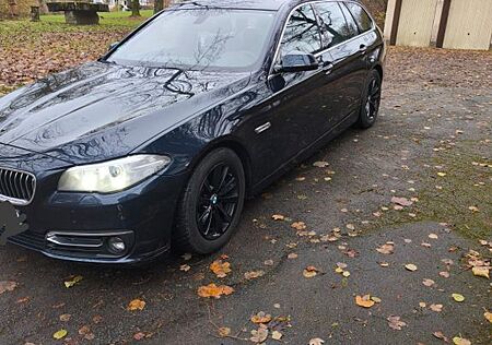 BMW 525d xDrive Touring A Luxury Line Luxury Line