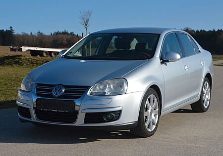 VW Jetta Volkswagen V Sportline/Automatik/Navi/SZH/Service Neu