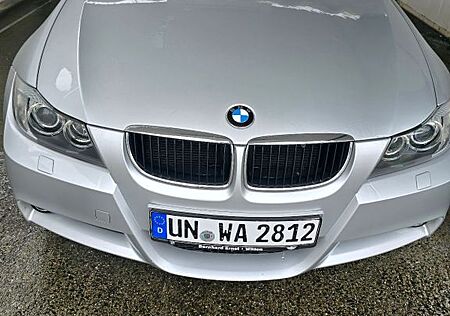 BMW 320i - M-Paket WENIG Kilometer 51.000, TÜV NEU