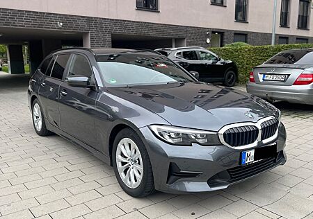 BMW 318d Touring Aut. *AHK*Scheckheft bei *