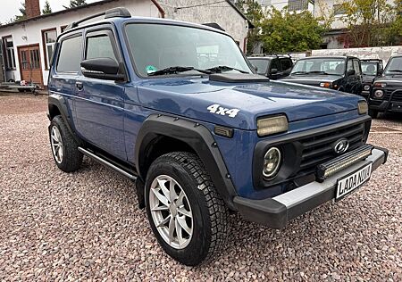 Lada Taiga Urban*4x4*AHK*CD-Radio*Tüv 11.2026*1 Hand*