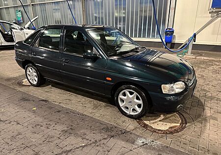 Ford Escort 1.6 16V Ghia Auto Ghia, 2.Hand, Top Zusta