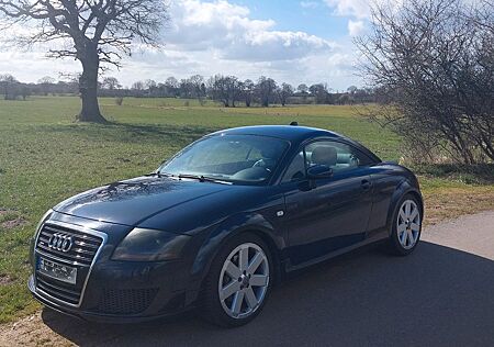 Audi TT Coupe 1.8T quattro 165 kW -