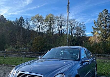 Mercedes-Benz E 240 AVANTGARDE W211