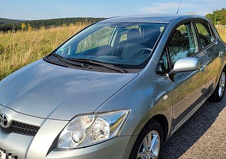 Toyota Auris 1.6-l-Dual-VVT-i Team Team