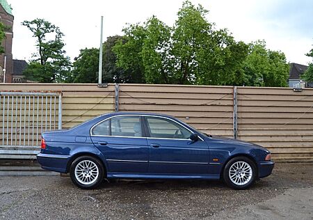 BMW 523i Exclusiv*1.HAND*LEDER*XENON*SHZ*S.DACH*